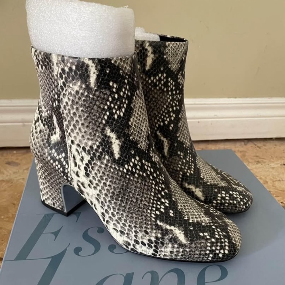 BRAND NEW ESSEX LANE